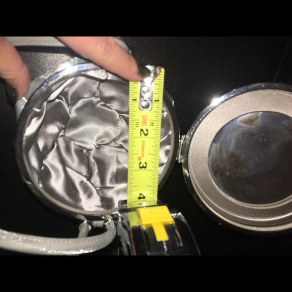 PRICE IS VERY FIRM Silver Shimmer Round Shaped Eve - Picture 7 of 7